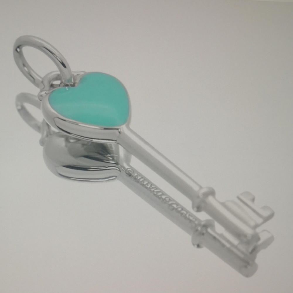 ✨Tiffany & Co. SV925 Heart Key Pendant – Blue Enamel Finish – Sterling Silver✨